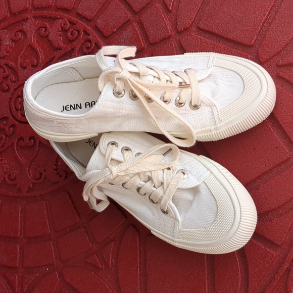 Jeen Ardor Women's size 8 white canvas fashion low-top sneakers - Picture 1 of 15